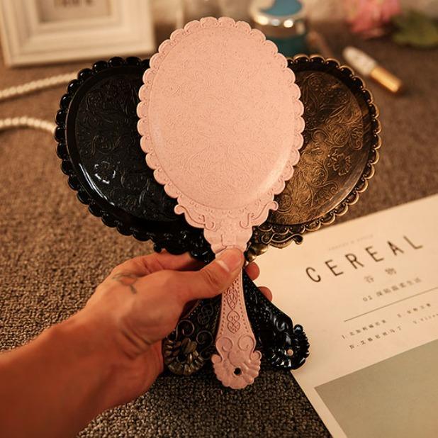 FelinWel - Vintage Style Oval Hand Held Vanity Mirror - FelinWel