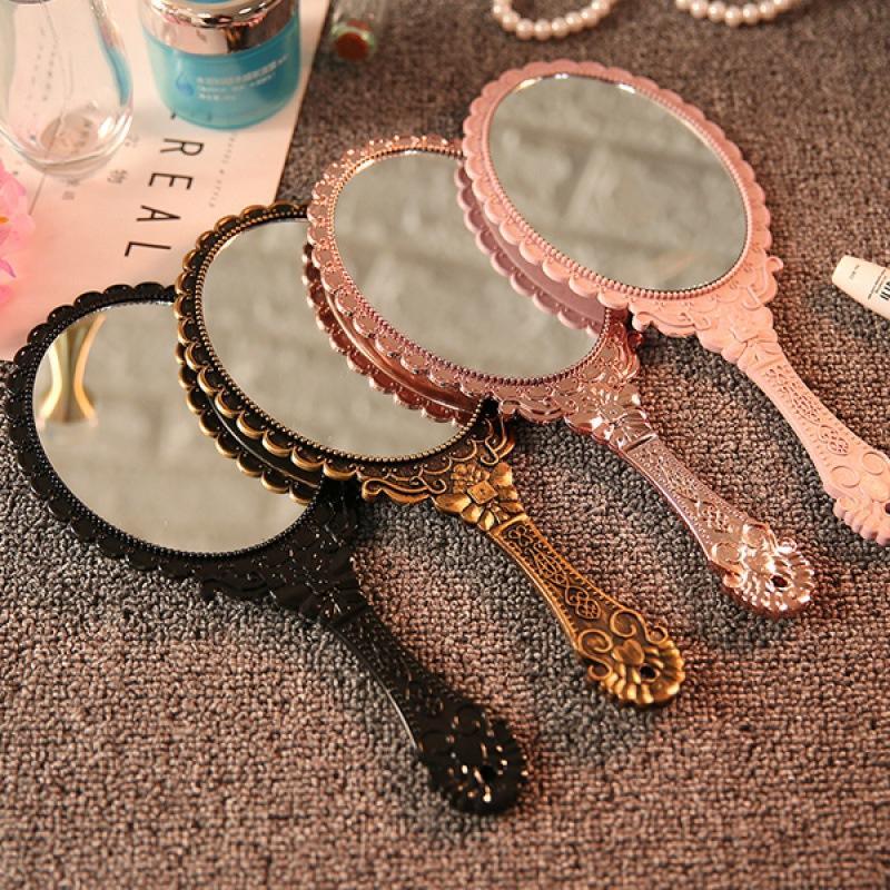 FelinWel - Vintage Style Oval Hand Held Vanity Mirror - FelinWel